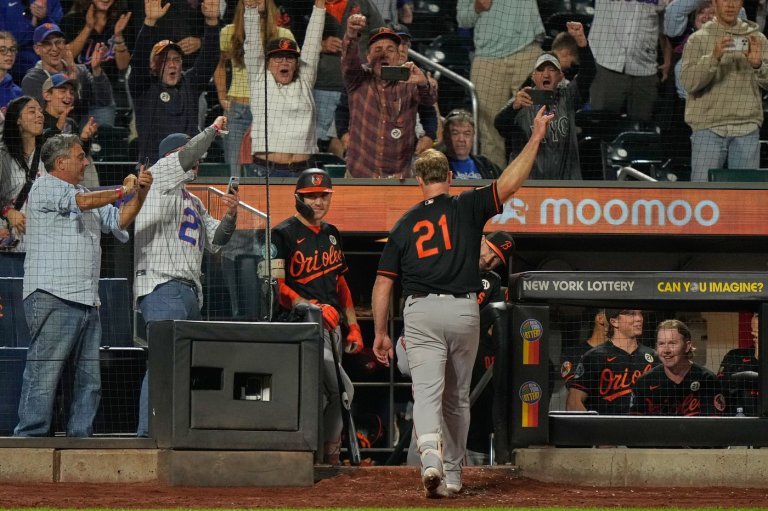 Pete Alonso gets rare curtain call on road after hitting 300th homer against Mets at Citi Field | iNFOnews.ca