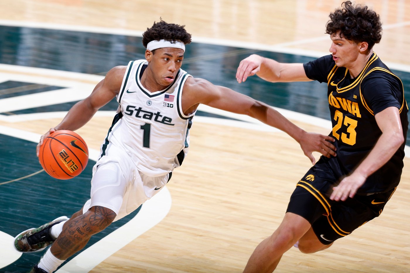 No. 7 Michigan St beats Iowa 71-52 to open defense of Big Ten title | iNFOnews.ca No. 7 Michigan St beats Iowa 71-52 to open defense of Big Ten title | iNFOnews.ca