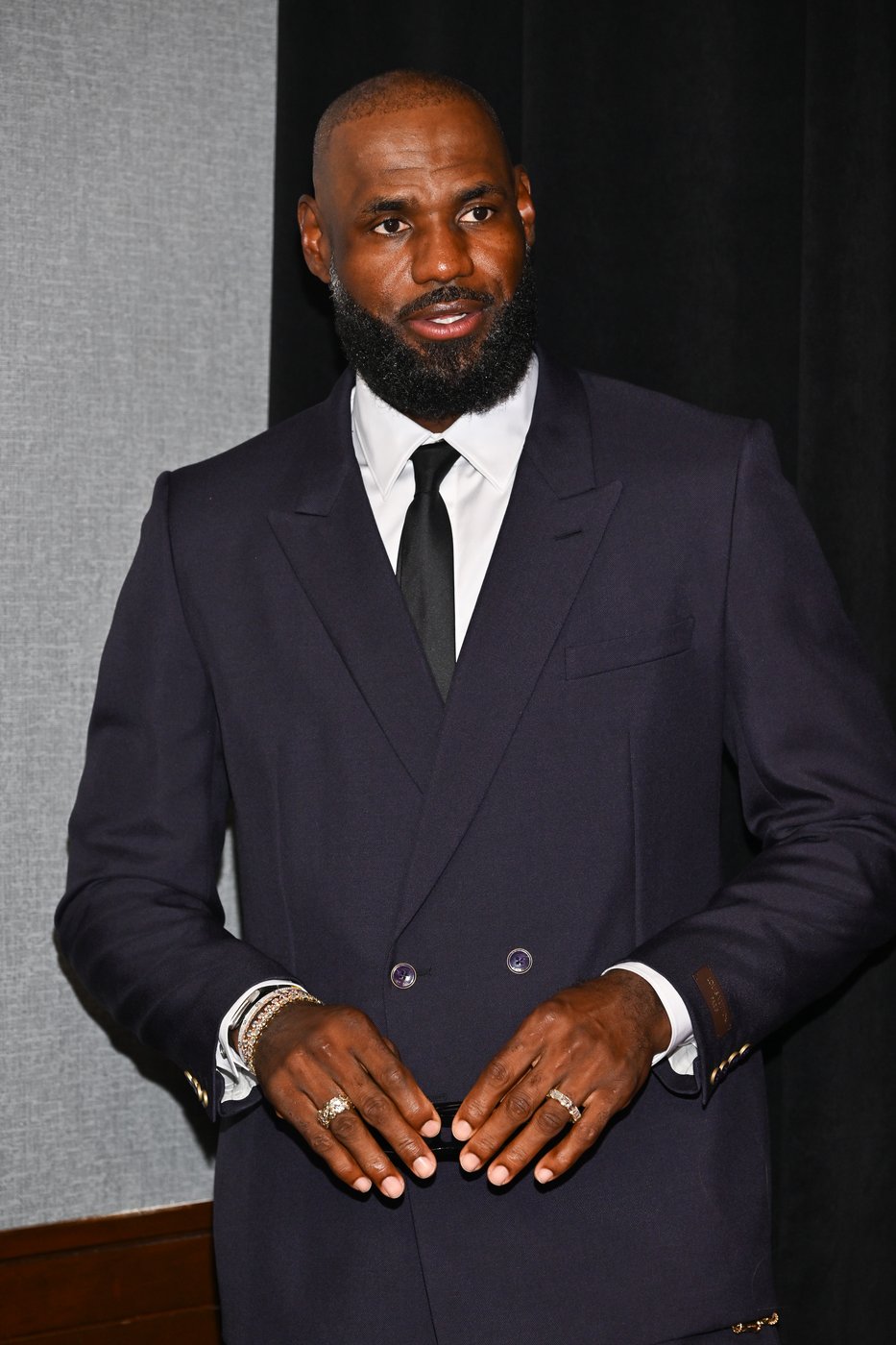 LeBron James picks his final NBA challenge, and Philadelphia was his ultimate answer | iNFOnews.ca