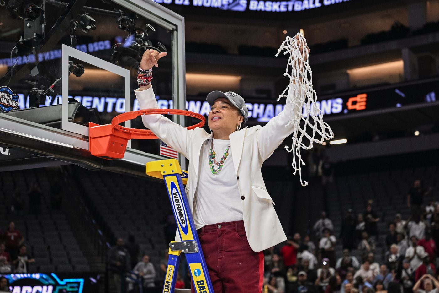 Edwards, Makeer power South Carolina past TCU 78-52 to reach the Final Four | iNFOnews.ca Edwards, Makeer power South Carolina past TCU 78-52 to reach the Final Four | iNFOnews.ca