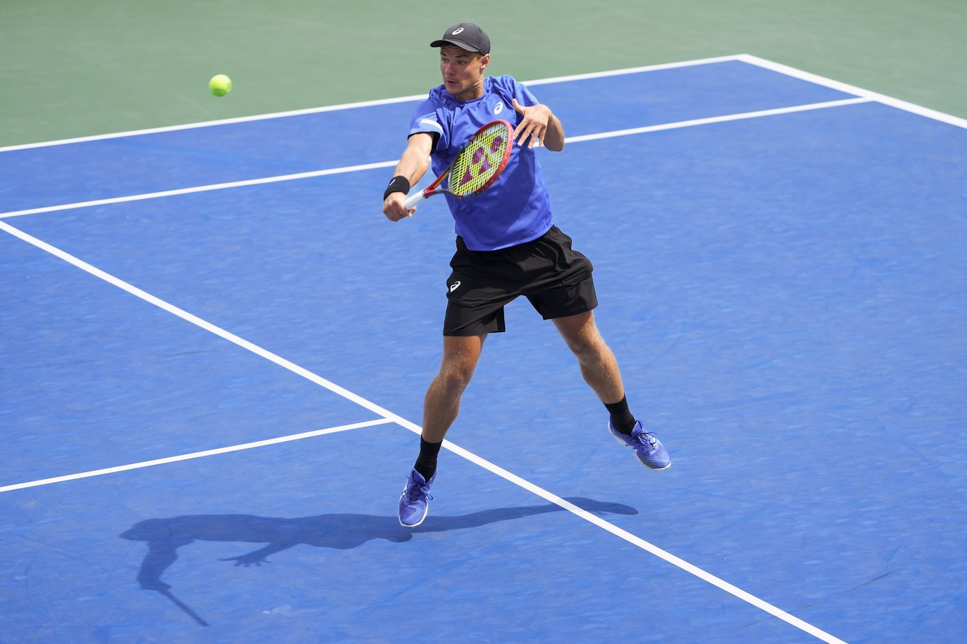 Man apologizes for taking Kamil Majchrzak's hat from a young fan at the US Open | iNFOnews.ca Man apologizes for taking Kamil Majchrzak's hat from a young fan at the US Open | iNFOnews.ca