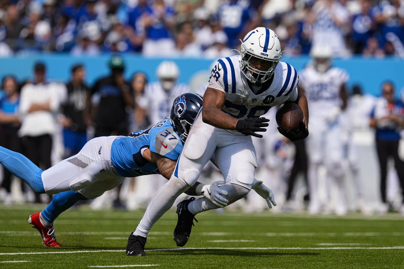 Jonathan Taylor rushes for 3 TDs as Colts improve to 3-0 in a 41-20 rout of Titans | iNFOnews.ca Jonathan Taylor rushes for 3 TDs as Colts improve to 3-0 in a 41-20 rout of Titans | iNFOnews.ca