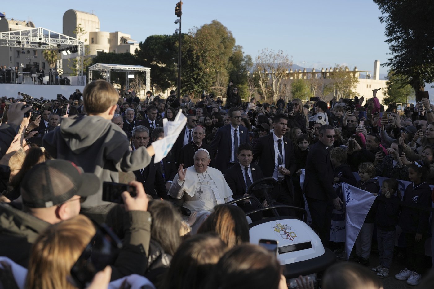 Pope Francis makes 1st papal visit to France's Corsica awash in expressions of popular piety | iNFOnews.ca