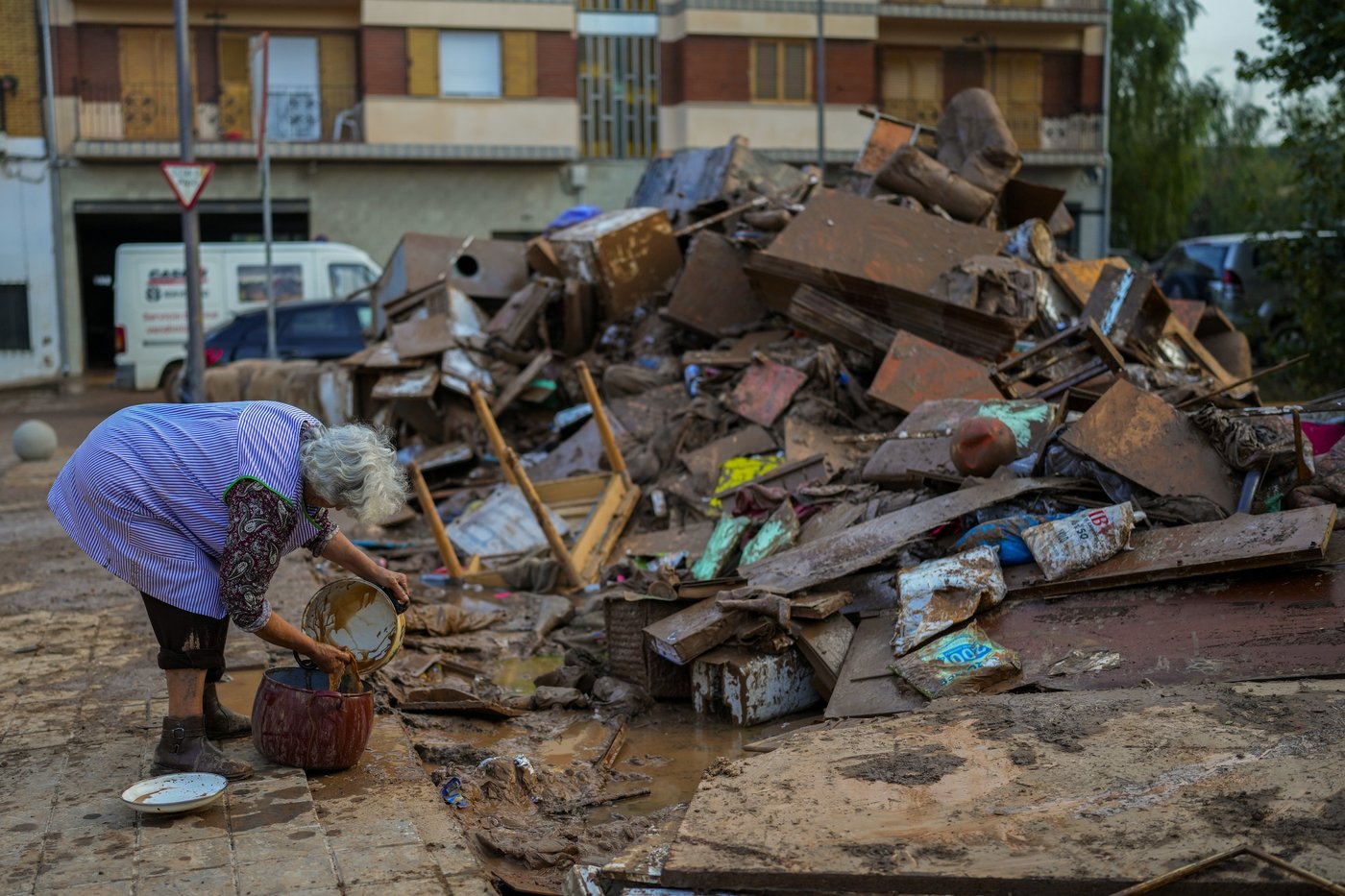 At least 95 people die in devastating flash floods in Spain | iNFOnews.ca At least 95 people die in devastating flash floods in Spain | iNFOnews.ca