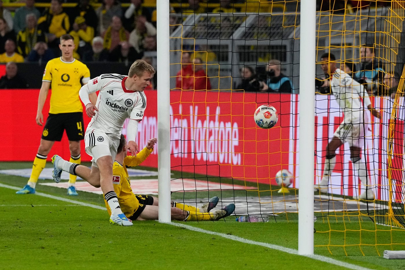 Frankfurt overtaken by Dortmund and watches European dreams fade | iNFOnews.ca Frankfurt overtaken by Dortmund and watches European dreams fade | iNFOnews.ca