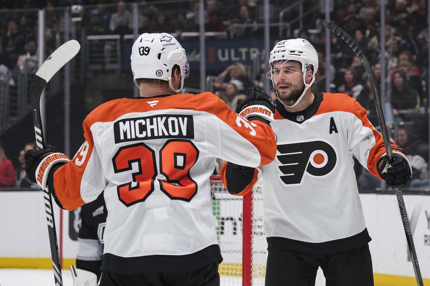 Kopitar scores twice in third, Kings fight back for 5-4 win over Flyers | iNFOnews.ca