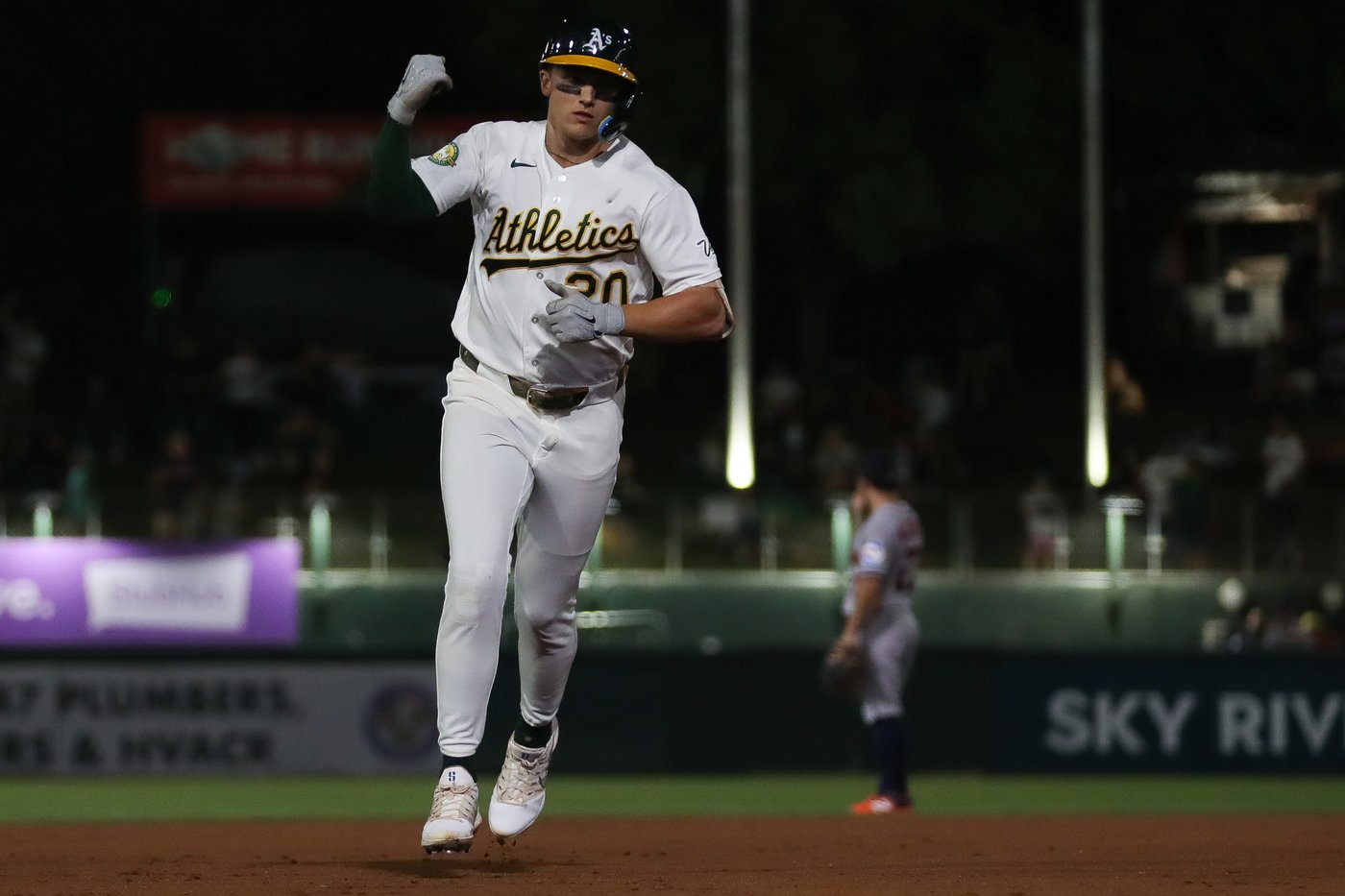 Spence hits first 3 homers of career, helps Astros survive Athletics 7-5 to keep playoff hopes alive | iNFOnews.ca