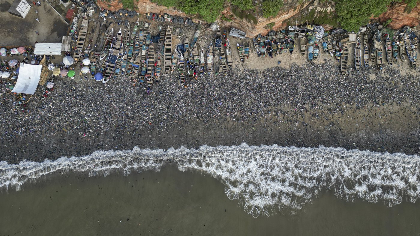 As fast fashion's waste pollutes Africa's environment, designers in Ghana are finding a solution | iNFOnews.ca