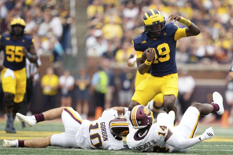 Bryce Underwood and No. 23 Michigan bounce back, beating Central Michigan 63-3 after Oklahoma loss | iNFOnews.ca