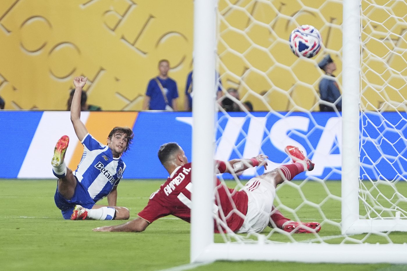 PHOTO COLLECTION: Best of Club World Cup Soccer Week 2 | iNFOnews.ca