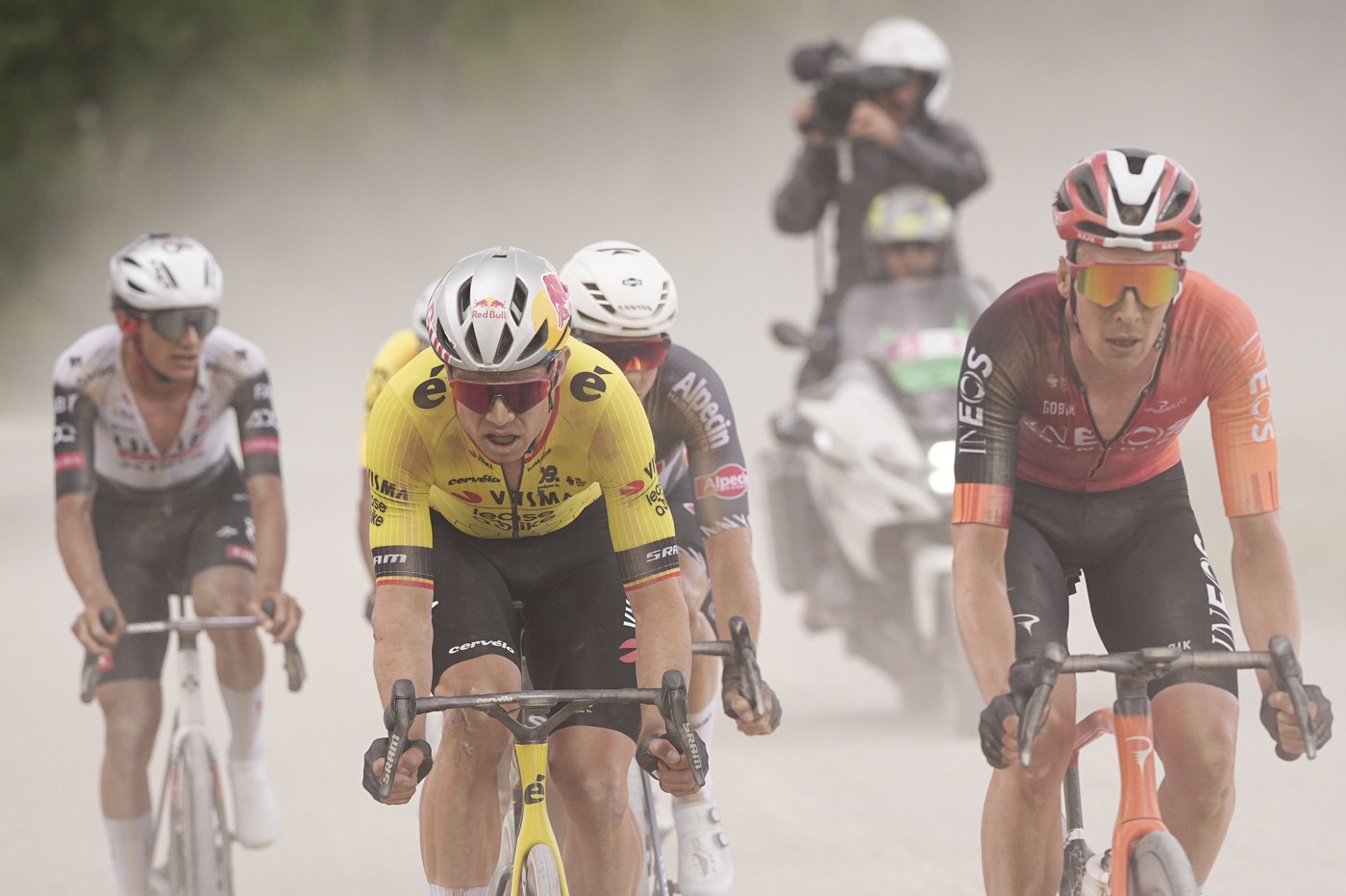 Del Toro becomes first Mexican to lead Giro d'Italia, Van Aert wins dusty stage | iNFOnews.ca