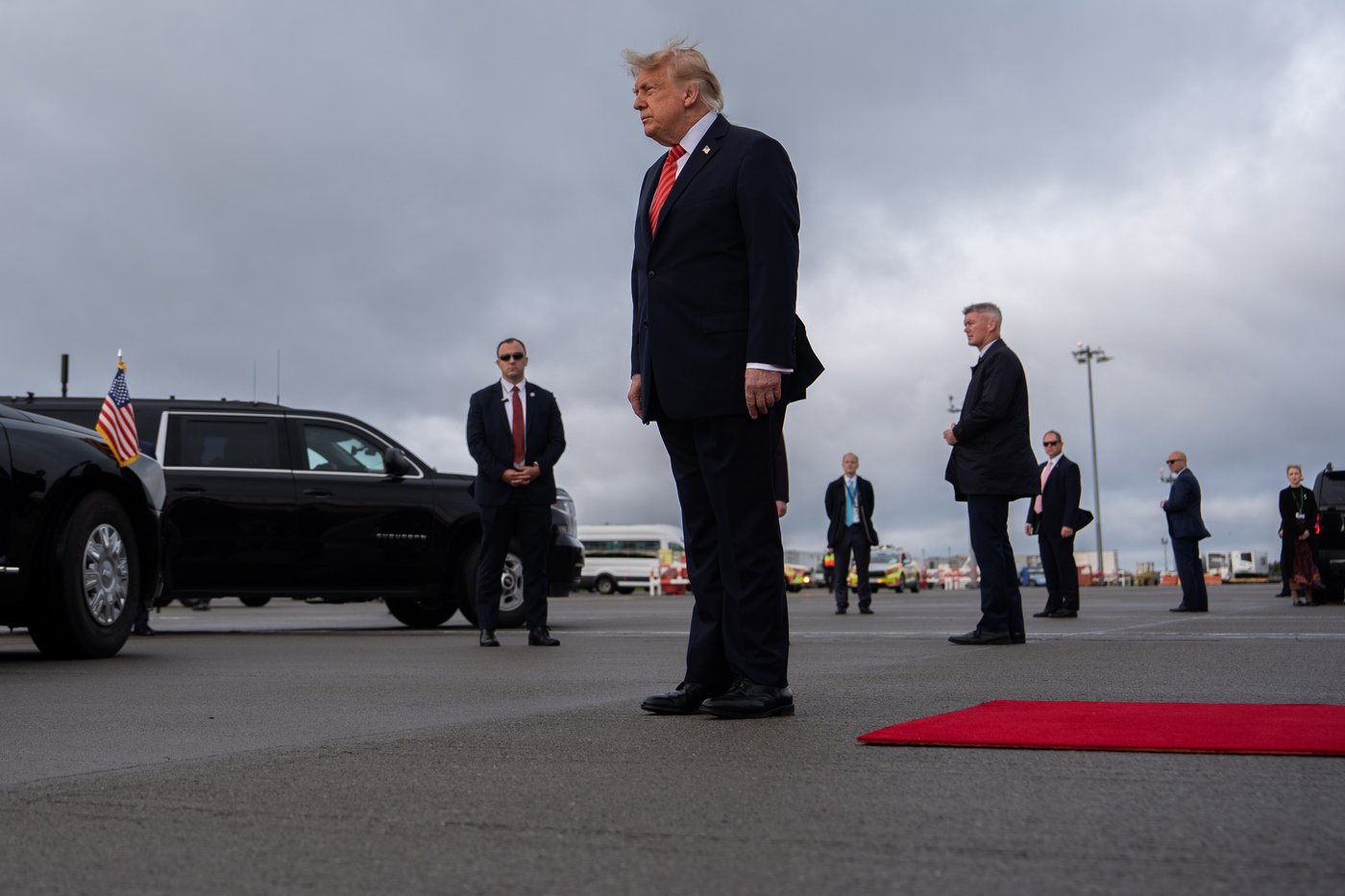 Photos show President Trump's visit to Ireland that combines work and pleasure | iNFOnews.ca