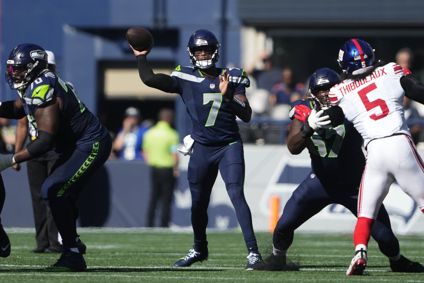 Giants use strong performance from Daniel Jones and late TD on blocked kick to beat Seahawks 29-20 | iNFOnews.ca Giants use strong performance from Daniel Jones and late TD on blocked kick to beat Seahawks 29-20 | iNFOnews.ca