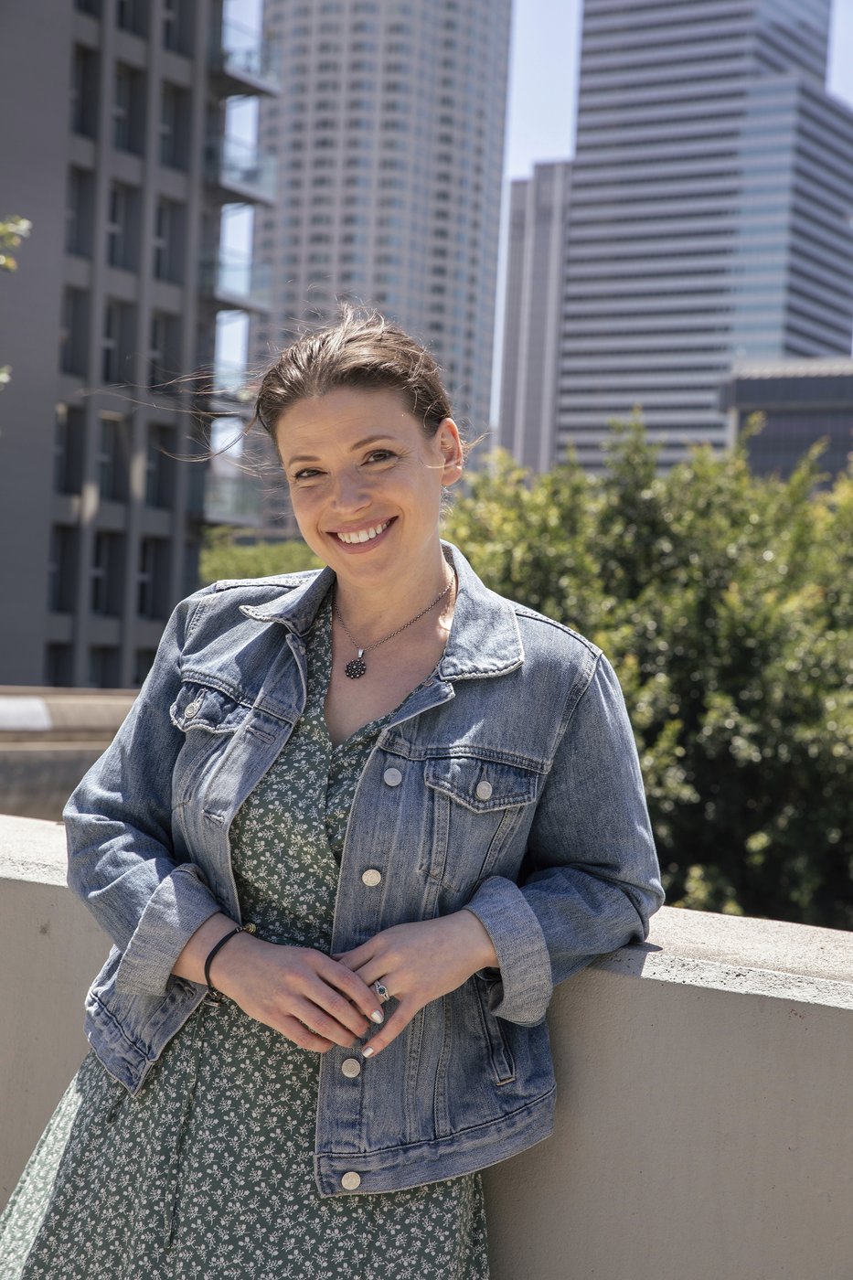 Julia Whelan has narrated 600 audiobooks and counting. So why isn't she paid like it? | iNFOnews.ca