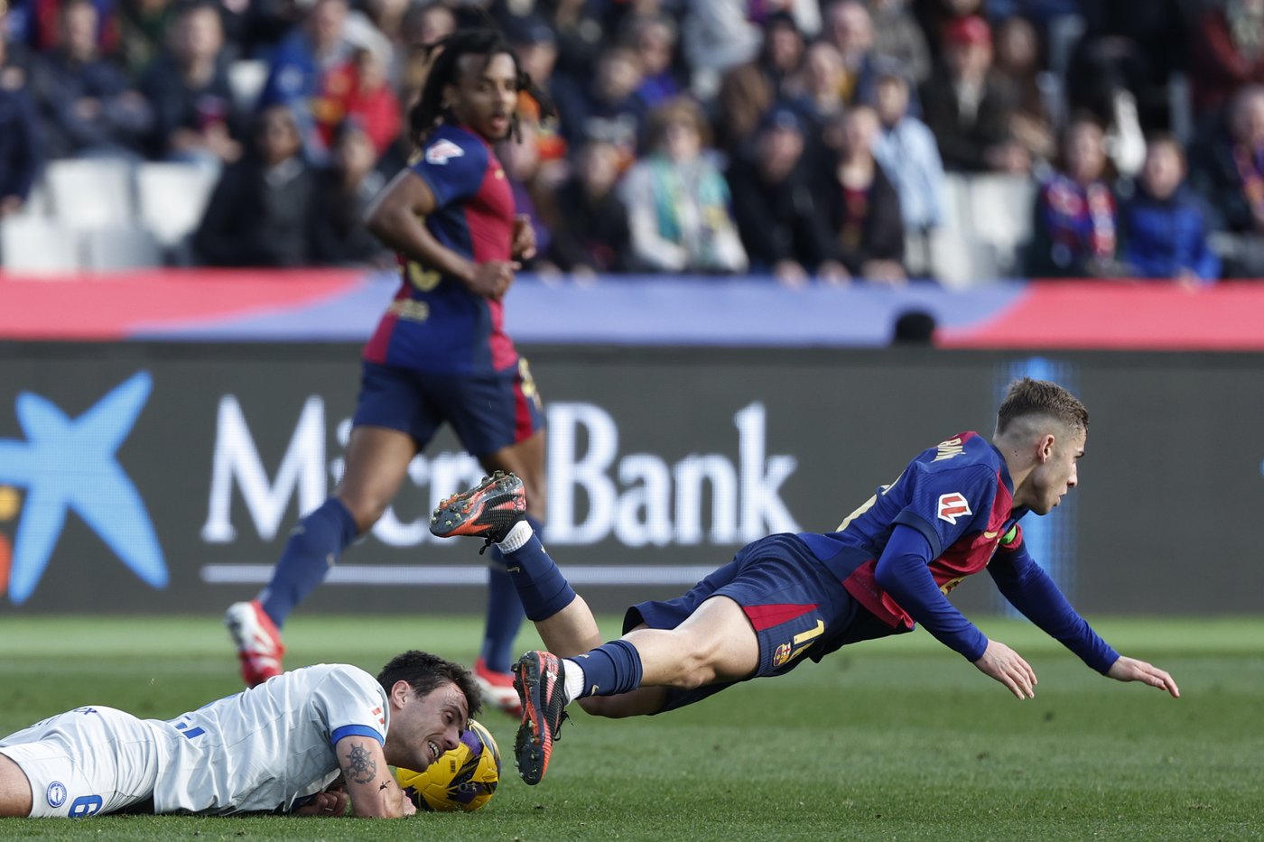 Lewandowski scores winner as Barcelona beats Alaves to move closer to the top in Spanish league | iNFOnews.ca