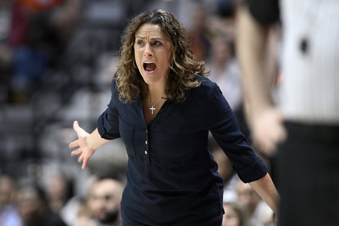 Stephanie White out as Connecticut Sun coach, the seventh job to open in WNBA since end of season | iNFOnews.ca