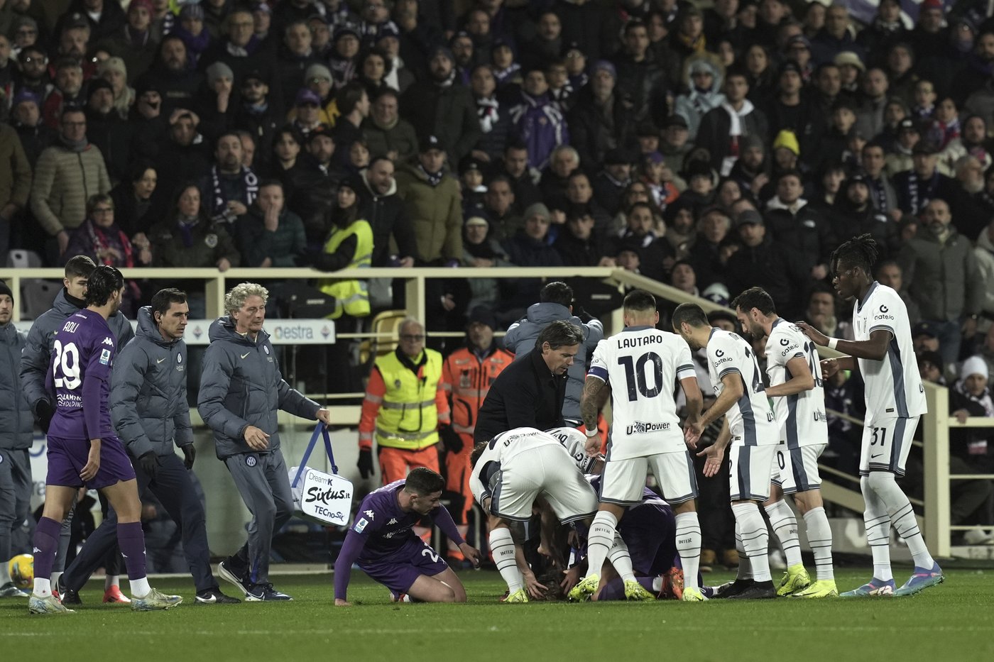 Fiorentina midfielder Edoardo Bove in medically induced coma after collapsing in Italian soccer game | iNFOnews.ca Fiorentina midfielder Edoardo Bove in medically induced coma after collapsing in Italian soccer game | iNFOnews.ca