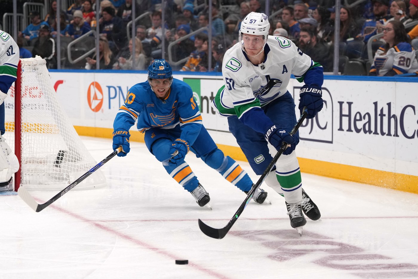 Sherwood has hat trick, DeBrusk scores in shootout as Canucks beat Blues 4-3 | iNFOnews.ca