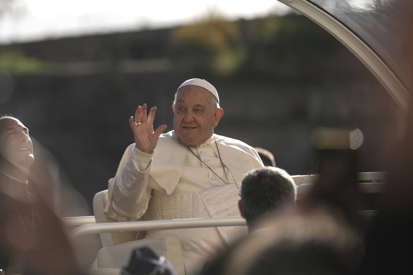 Pope Francis makes 1st papal visit to France's Corsica awash in expressions of popular piety | iNFOnews.ca