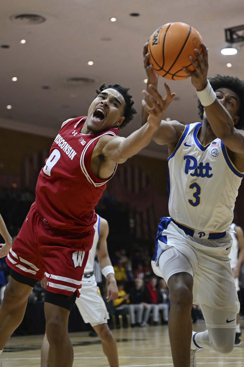 Tonje scores 33, No. 19 Wisconsin beats Pittsburgh 81-75 for Greenbrier Tip-Off title | iNFOnews.ca