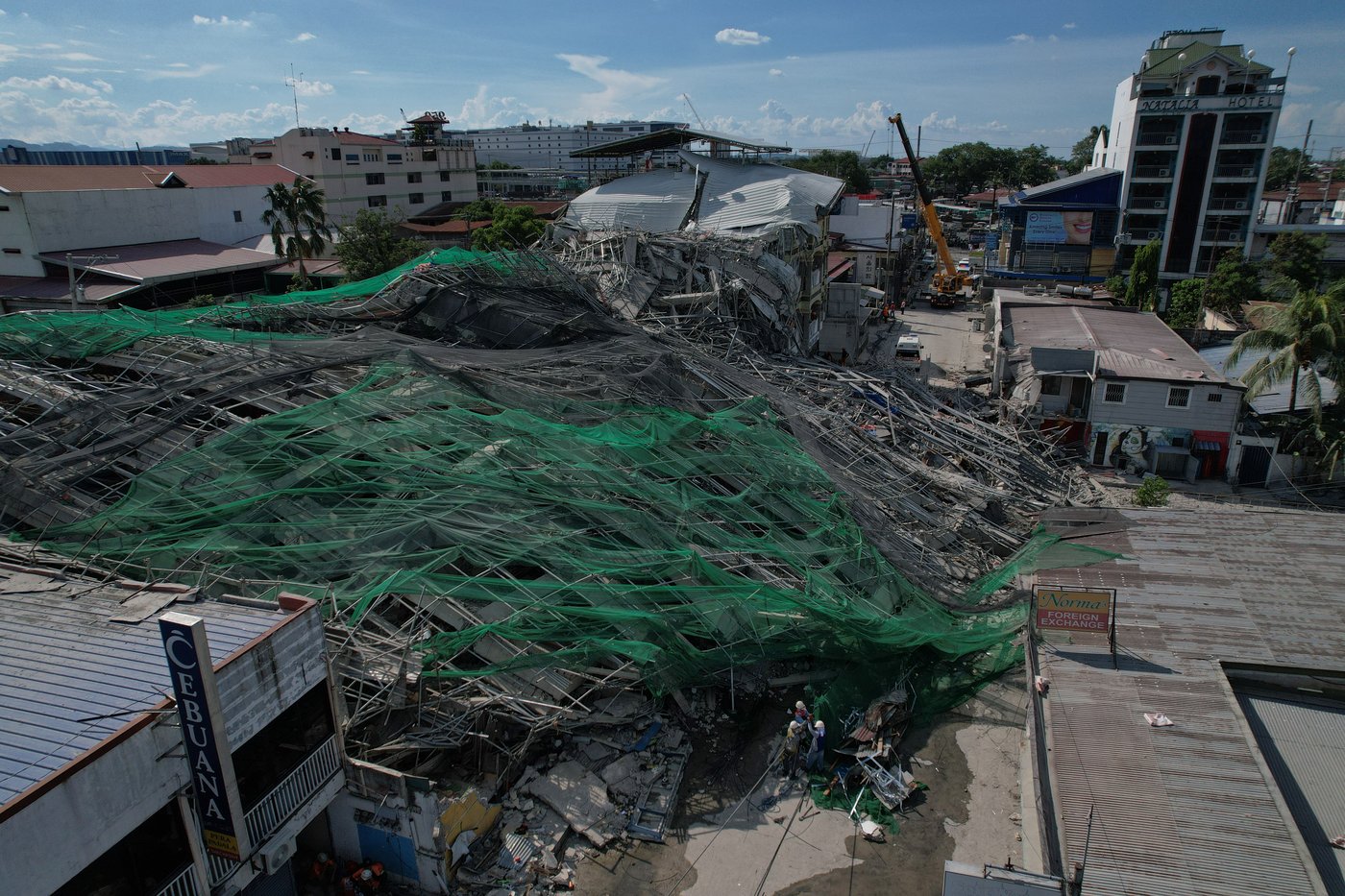 Building under construction in Philippines collapses, leaving 1 dead and 21 trapped | iNhome