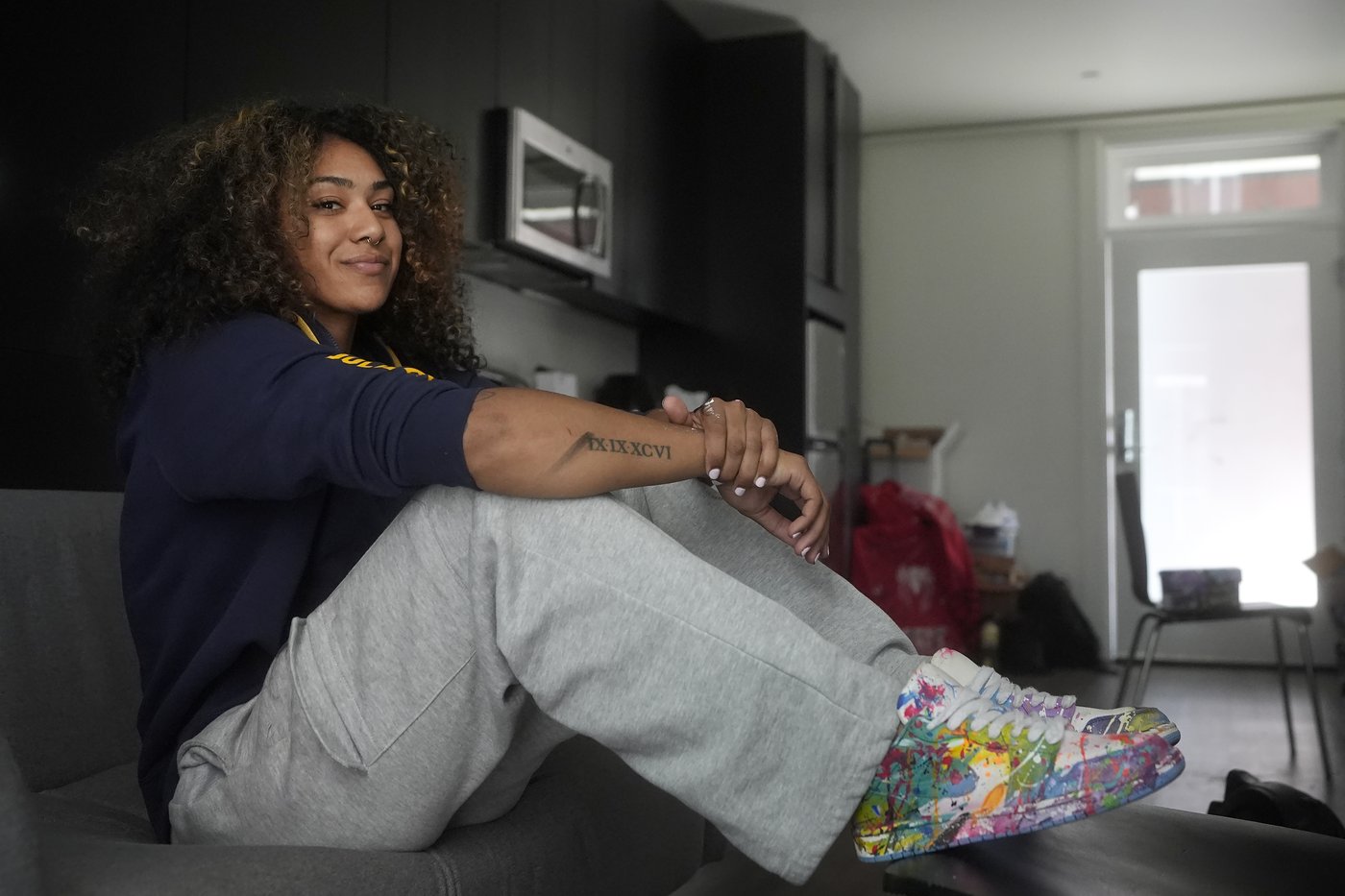 Cal guard Jayda Noble paints custom shoes to express her artistic side when she leaves the court | iNFOnews.ca