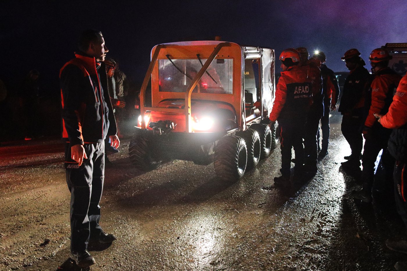 Libya's military chief and 7 others are killed in a plane crash after takeoff from Turkey | iNFOnews.ca