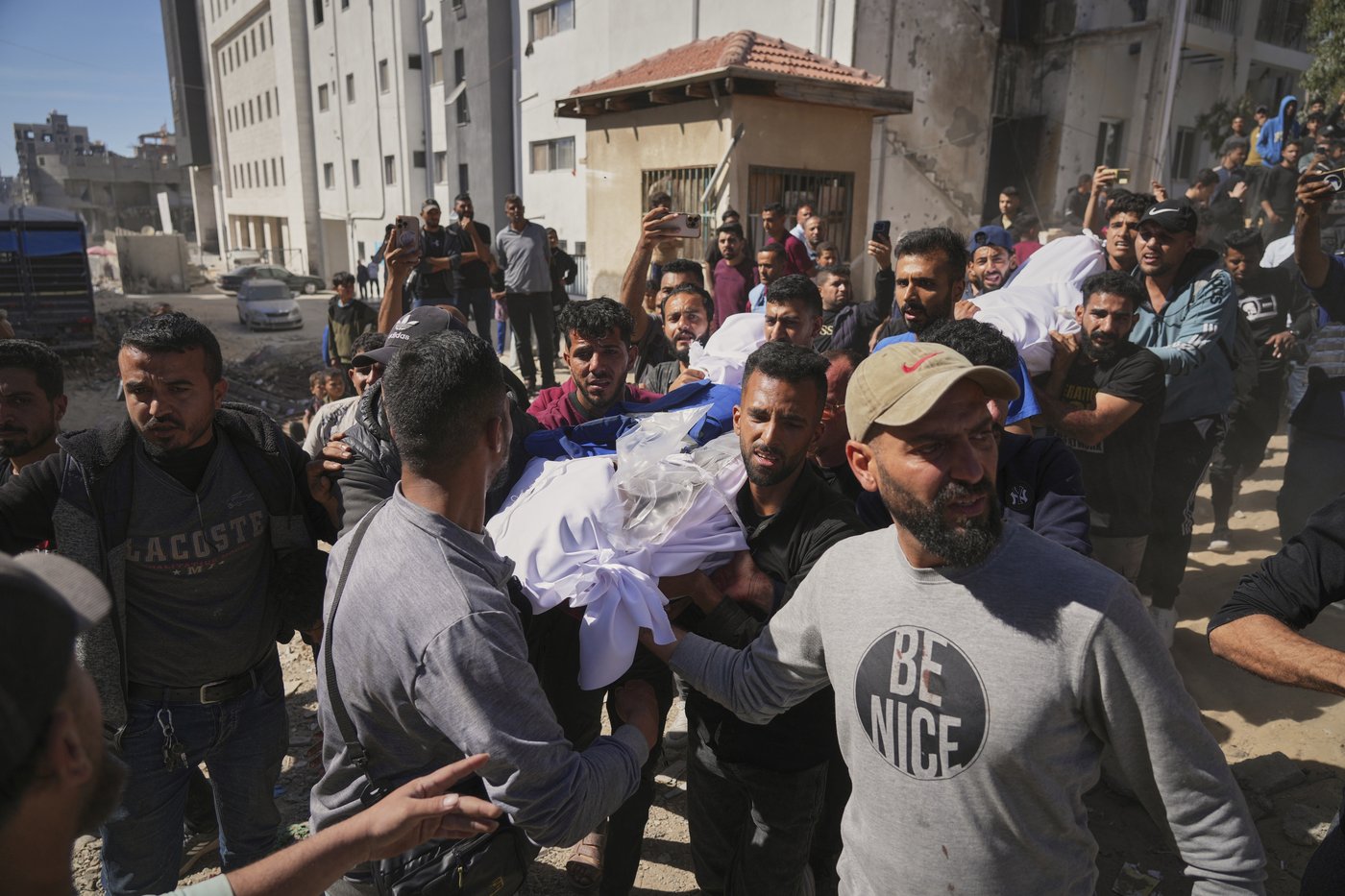 Strikes across Gaza kill at least 92 as Israel prepares to ramp up its offensive | iNFOnews.ca Strikes across Gaza kill at least 92 as Israel prepares to ramp up its offensive | iNFOnews.ca
