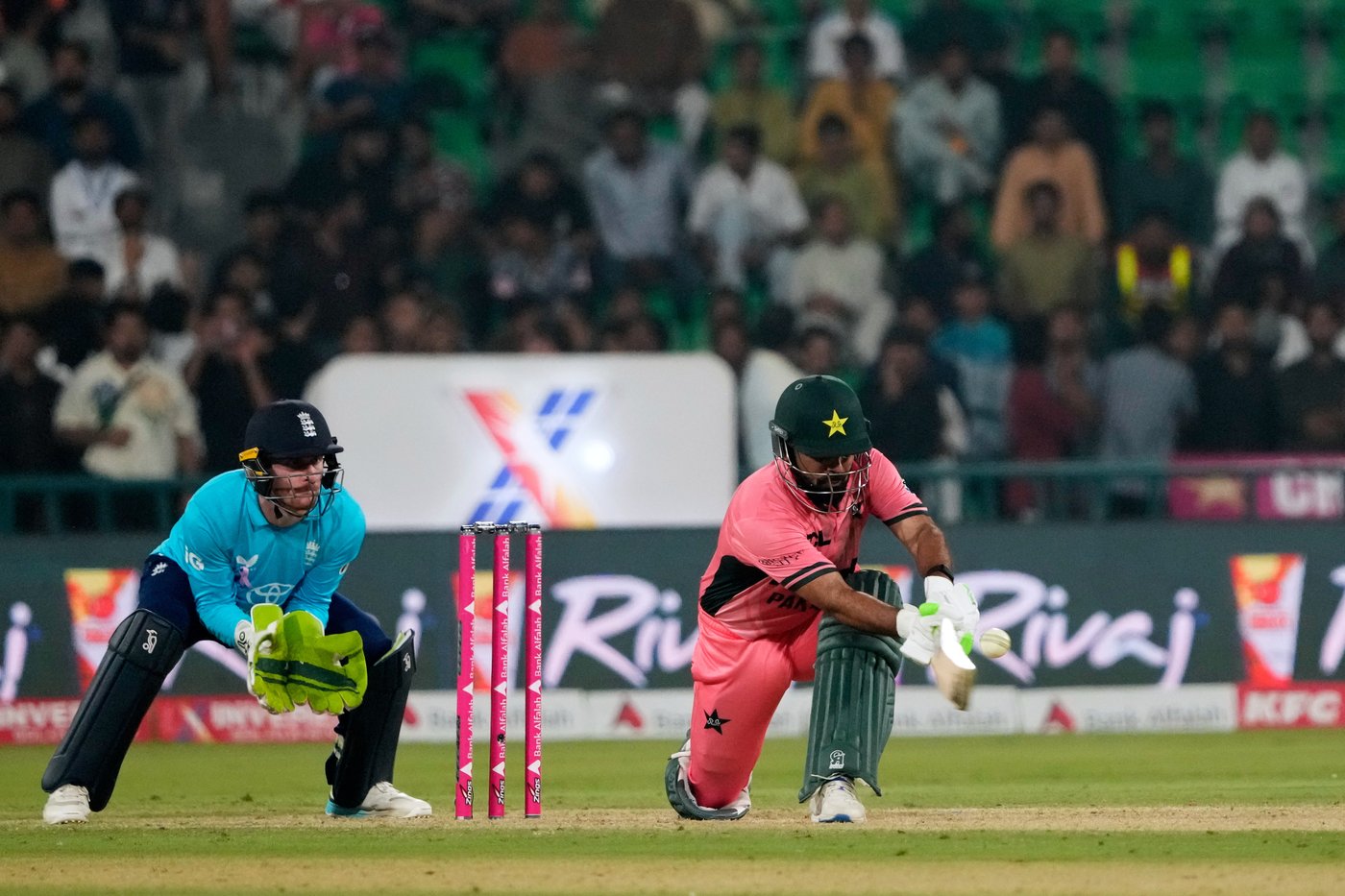 Shadab Khan’s epic century sparks a 1-wicket Pakistan victory over England | iNFOnews.ca Shadab Khan’s epic century sparks a 1-wicket Pakistan victory over England | iNFOnews.ca