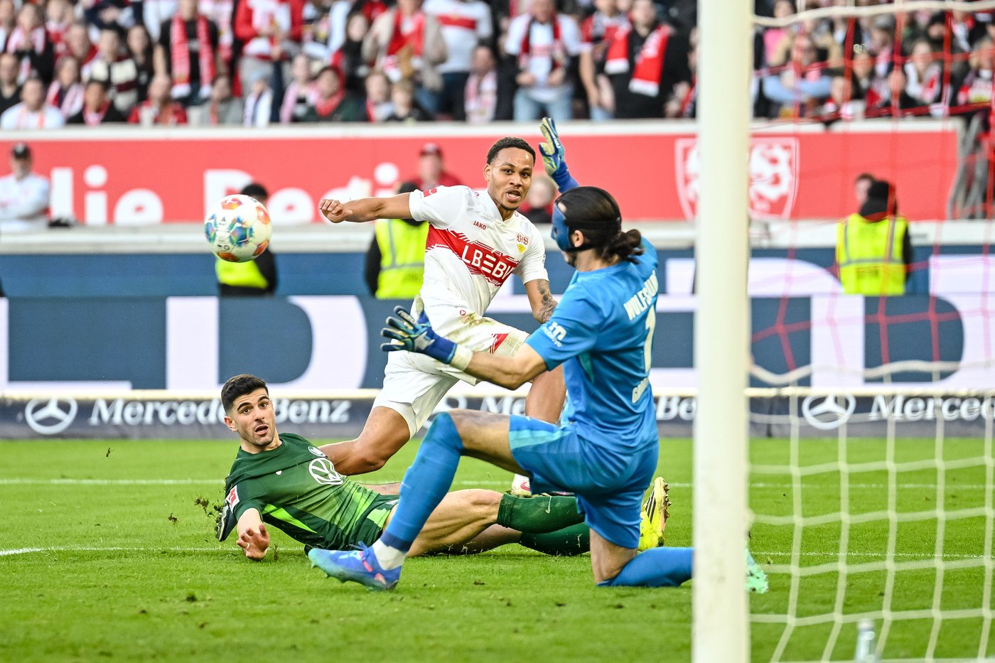 Wolfsburg left in Bundesliga's relegation zone after 4-0 loss at Stuttgart | iNFOnews.ca