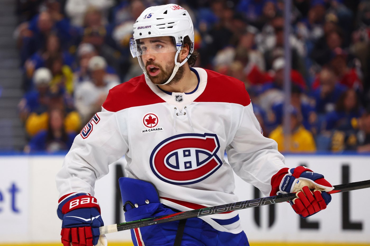 Alex Newhook steps up for Canadiens with a pair of goals in Montreal's Game 2 victory | iNFOnews.ca