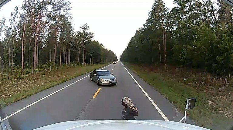 Video shows moment truck-driving preacher helps thwart alleged kidnapping in South Carolina | iNFOnews.ca