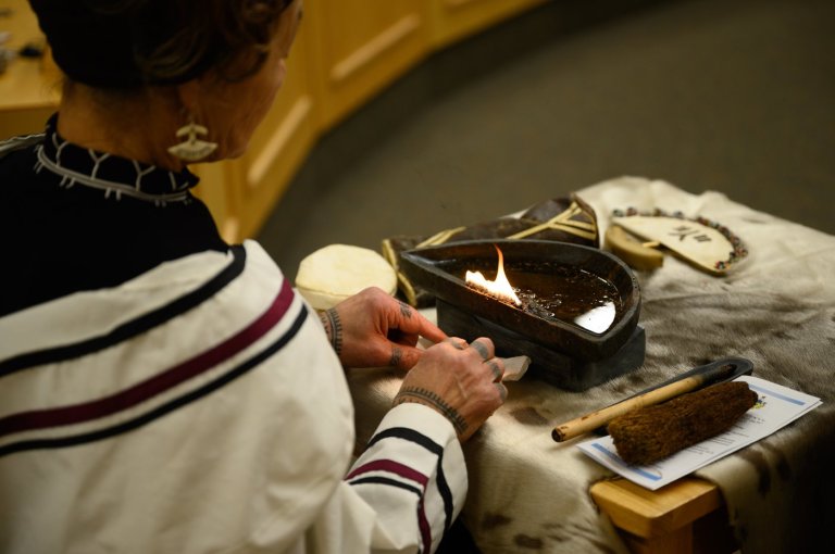 Inuit lamp symbol approved for headstones at national military cemetery | iNFOnews.ca