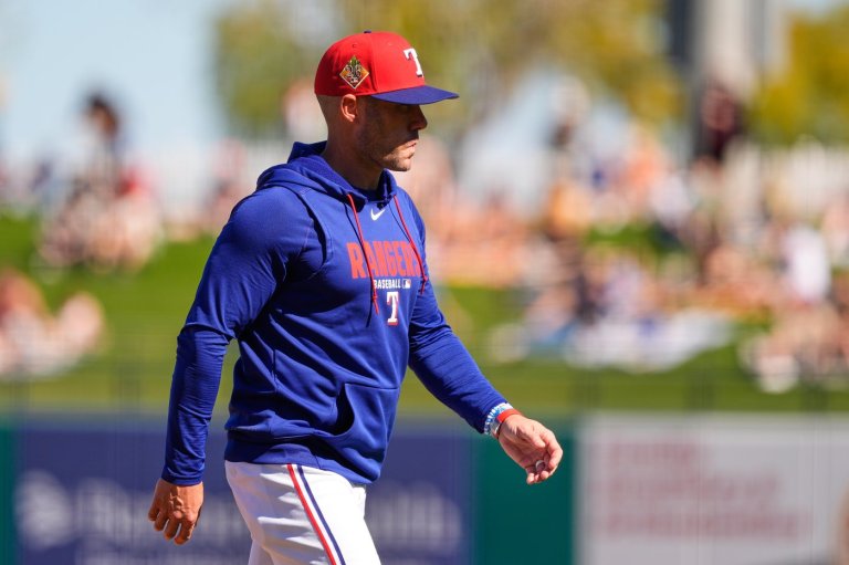 Rangers rookie pitcher finds out he made the team during a mound visit from manager | iNFOnews.ca