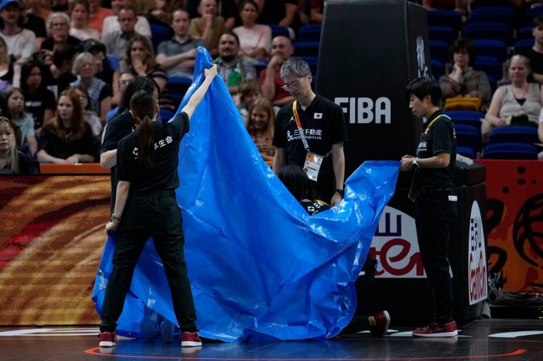 Japan's Saki Hayashi goes off with suspected broken arm at women’s FIBA World Cup | iNFOnews.ca
