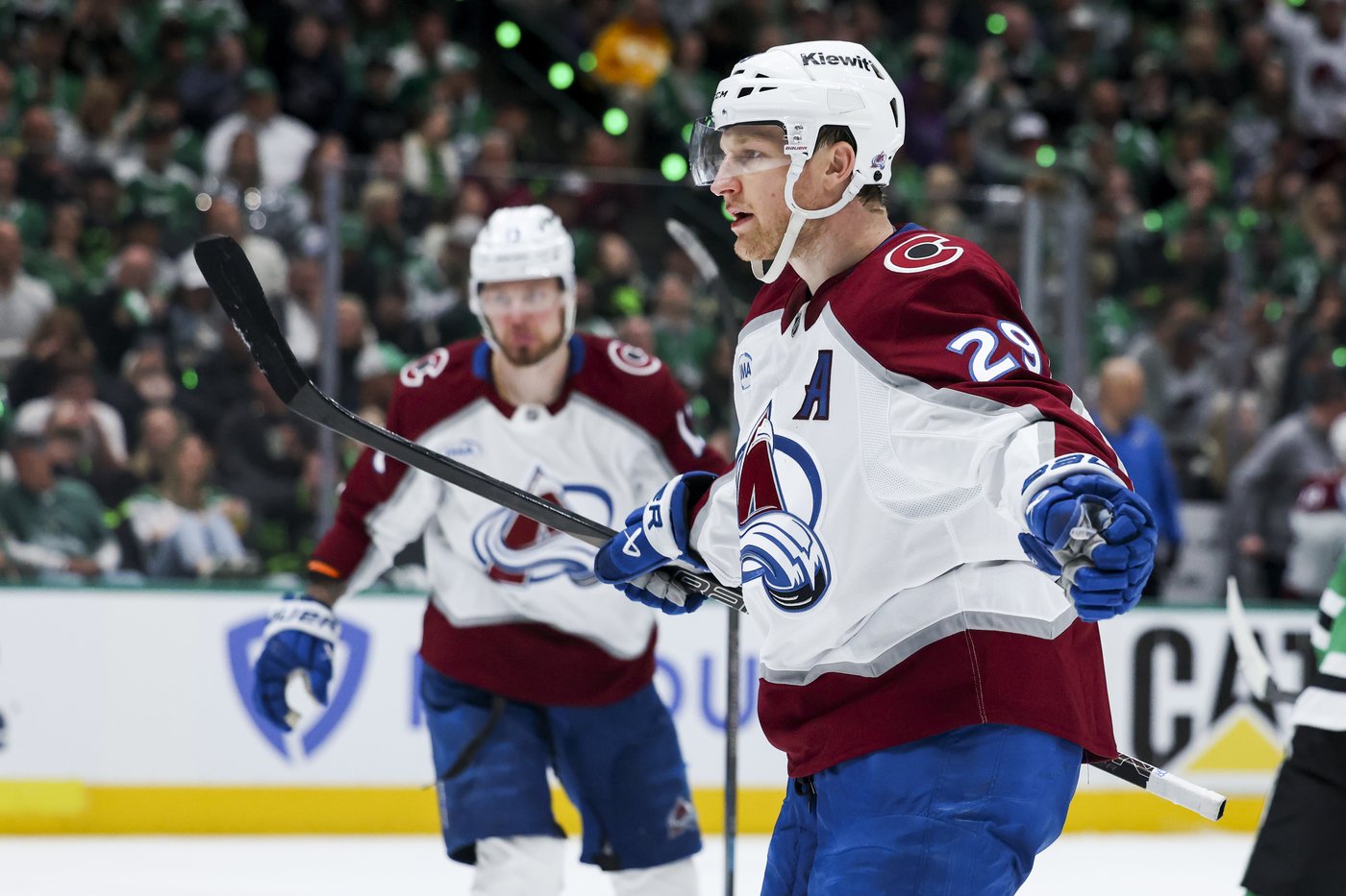 MacKinnon scores twice as Avalanche open playoffs with 5-1 win over Stars | iNFOnews.ca