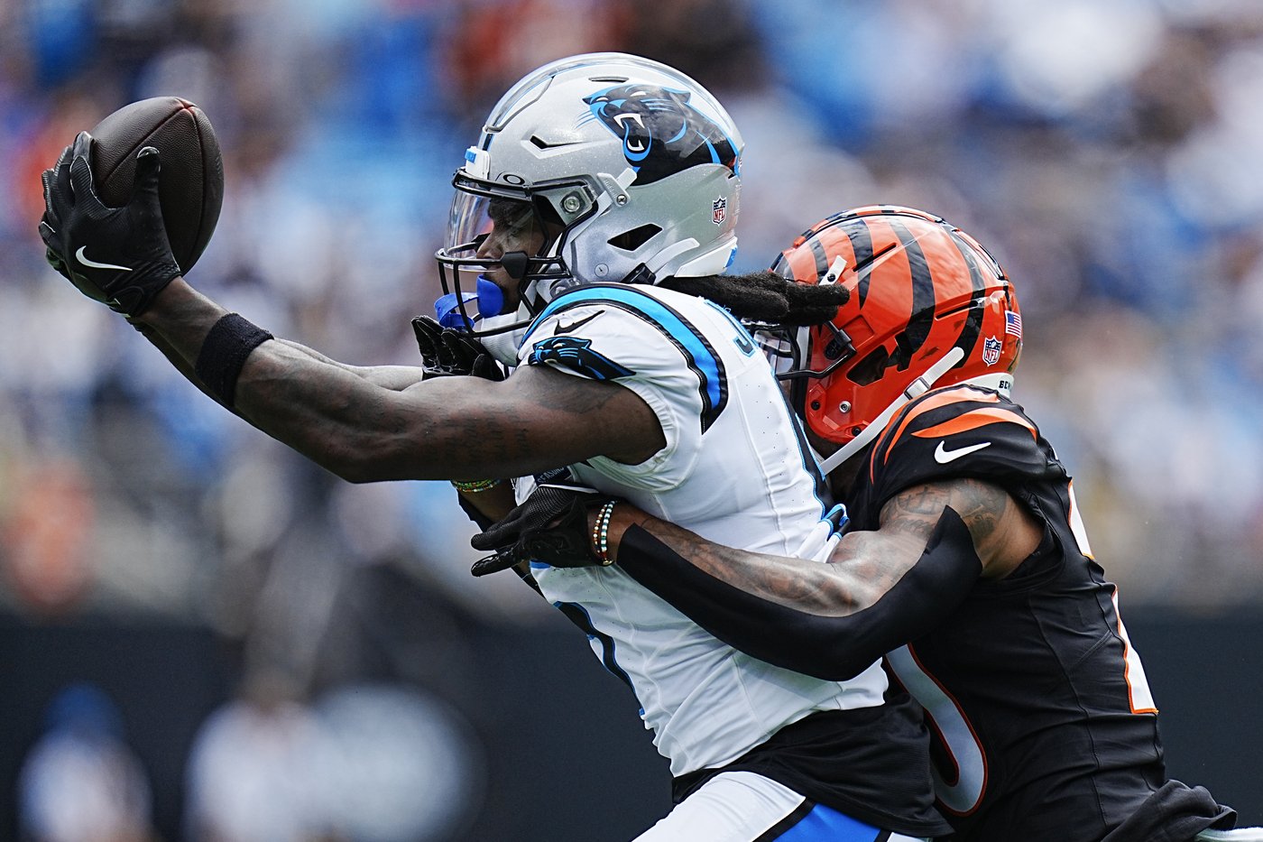 Joe Burrow throws for 2 TDs, Bengals hold on to beat Panthers 34-24 for first victory of the season | iNFOnews.ca