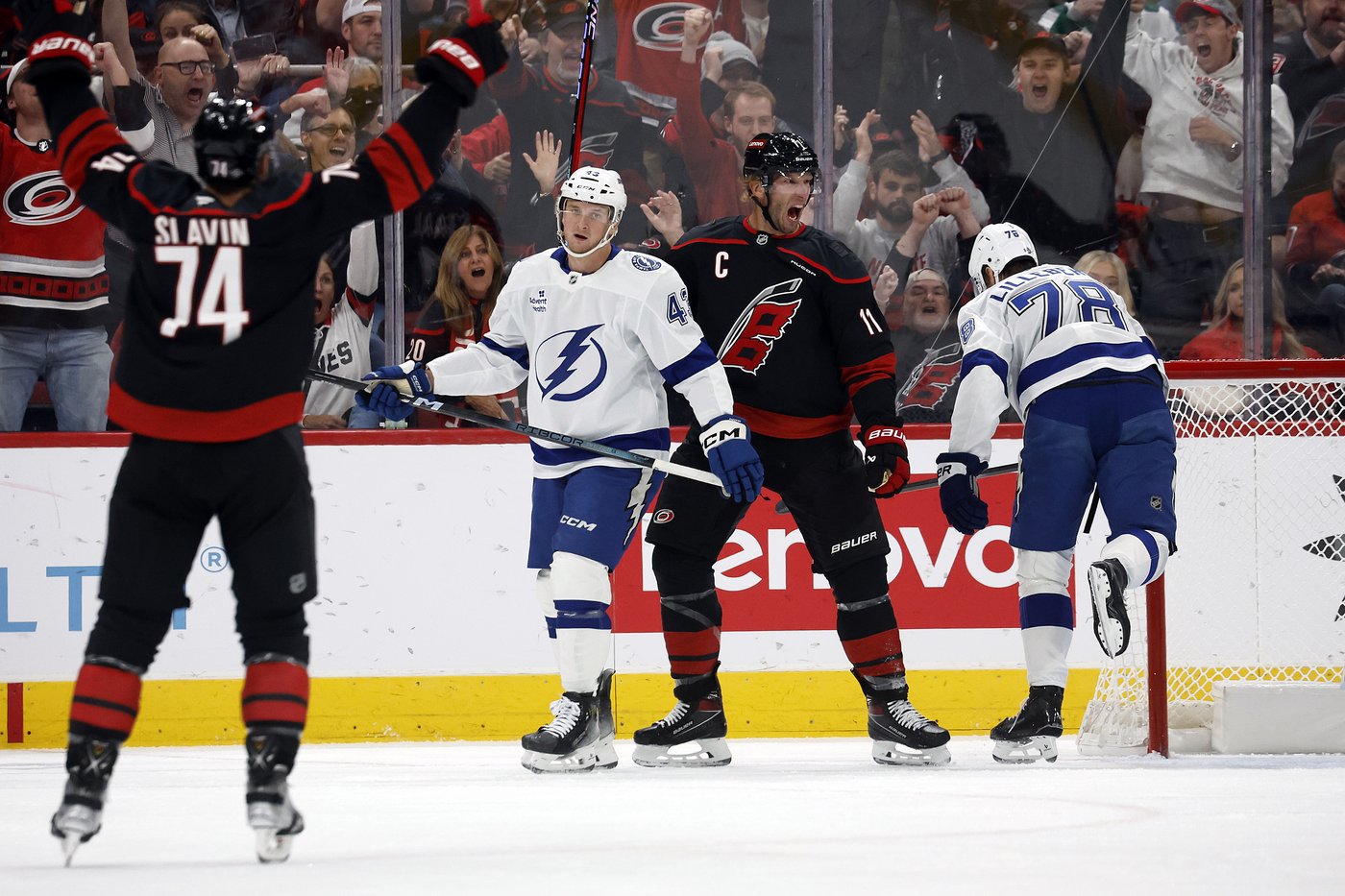 Kucherov scores go-ahead goal, two empty-netters to push Lightning past Hurricanes in season opener | iNFOnews.ca