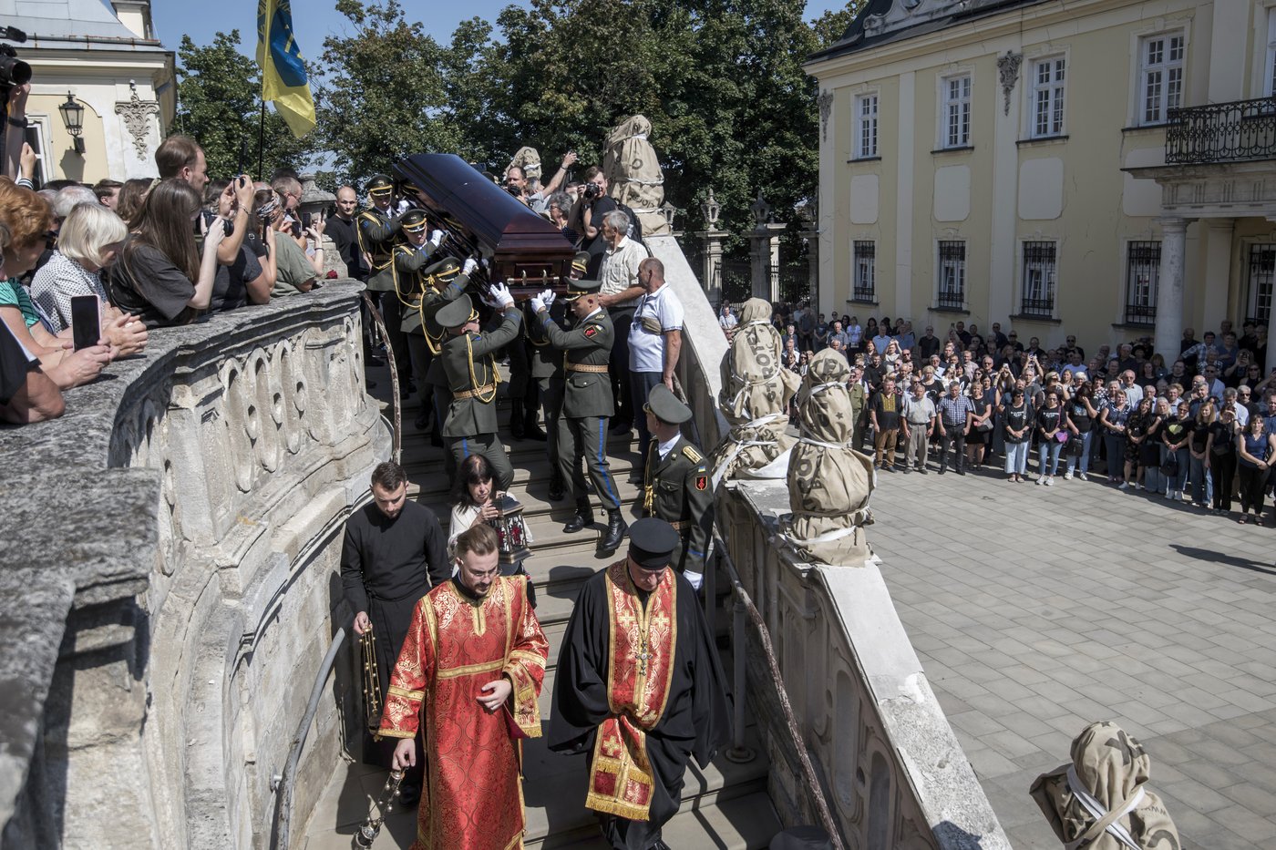 Hundreds mourn pro-Western Ukrainian politician who was gunned down in the street | iNFOnews.ca