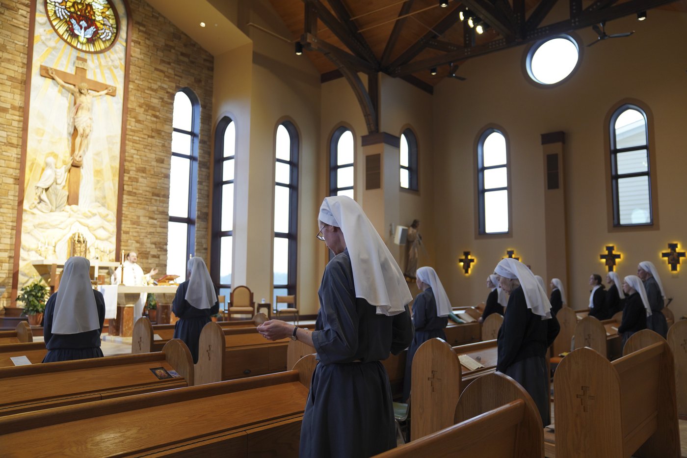 Leap of faith: A few young women in US buck the trends by joining the ranks of Catholic nuns | iNFOnews.ca