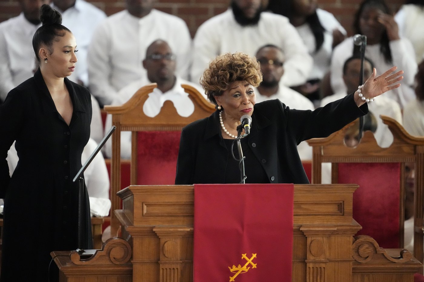 Cissy Houston mourned by Dionne Warwick, politicians and more at longtime church | iNFOnews.ca