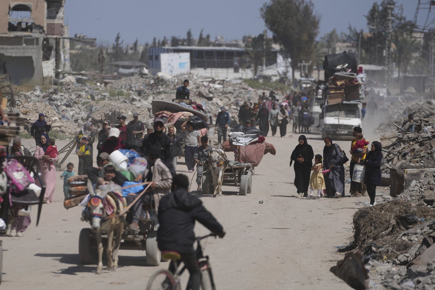 Israeli troops advance in Gaza to retake part of a corridor dividing north from south | iNFOnews.ca