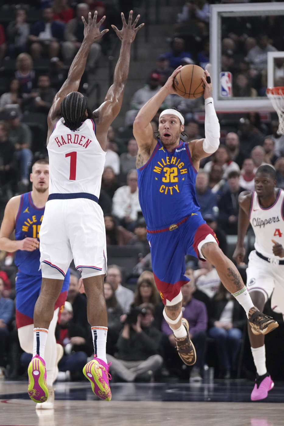Dialing long distance: Harden joins Curry as the only NBA players to reach 3,000 3-pointers | iNFOnews.ca