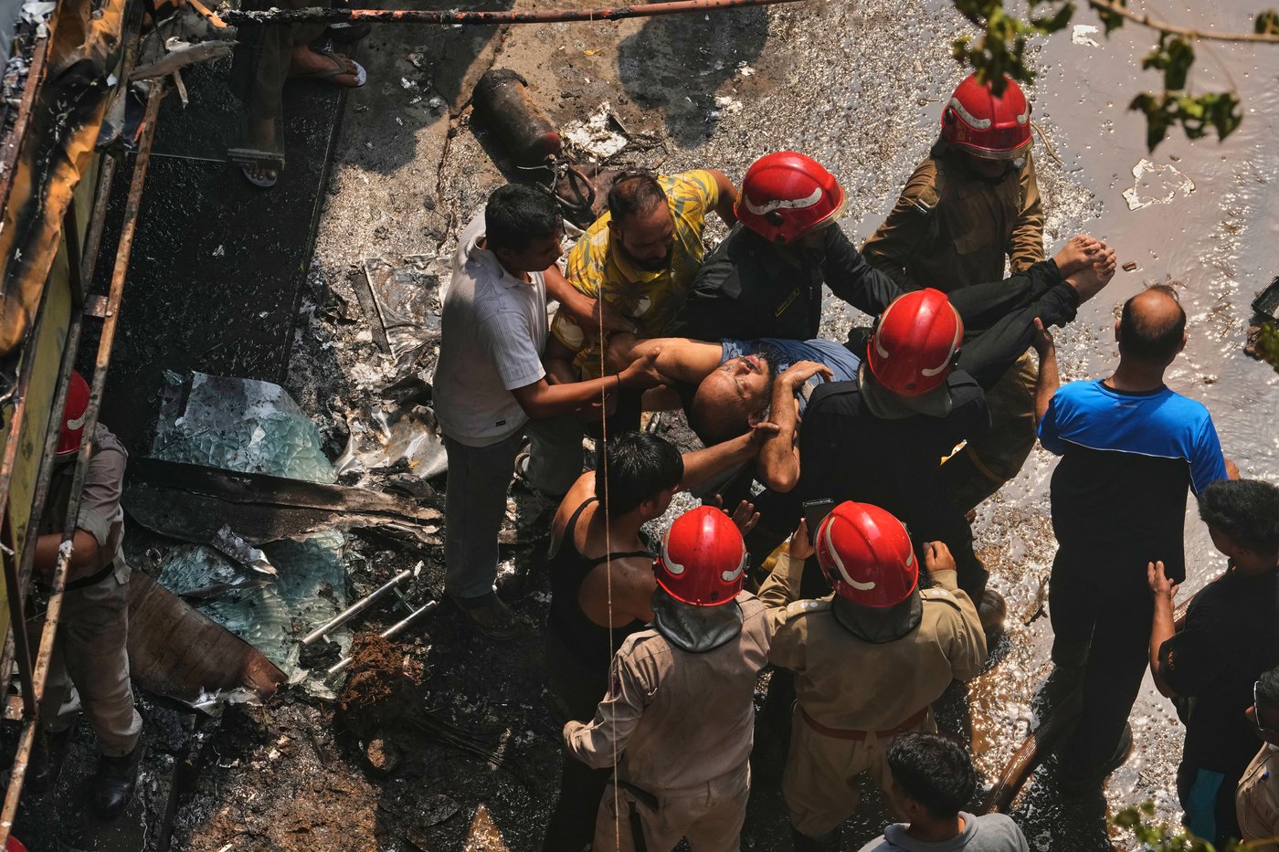 Photos show rescue efforts and aftermath of New Delhi building fire | iNFOnews.ca