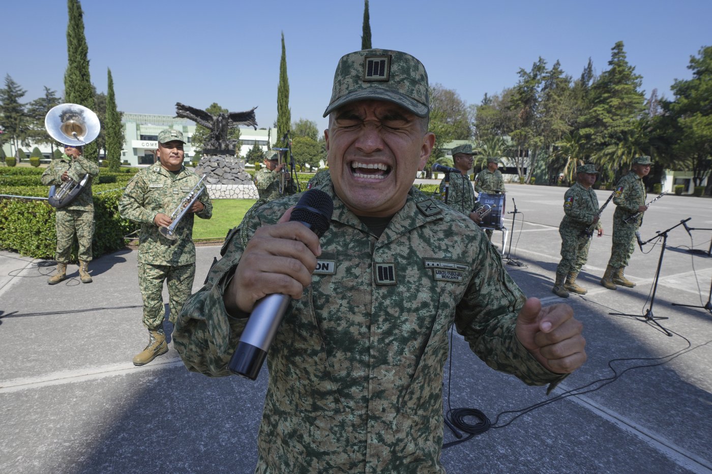 Meet the Mexican soldier trying to revamp a musical genre accused of glorifying cartels | iNFOnews.ca