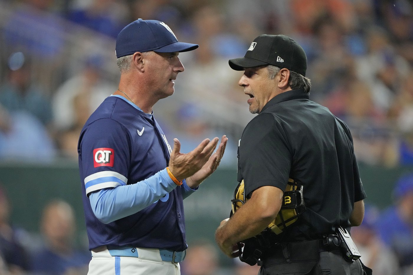 Bellino, Carlson, Hoye and Tichenor are named Division Series umpire crew chiefs | iNFOnews.ca