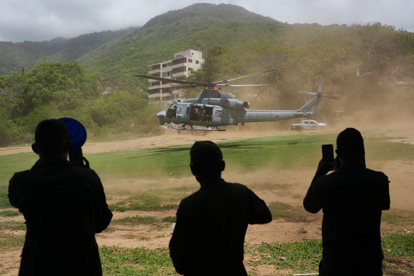 Photos show rescue efforts across earthquake-ravaged Venezuela | iNFOnews.ca