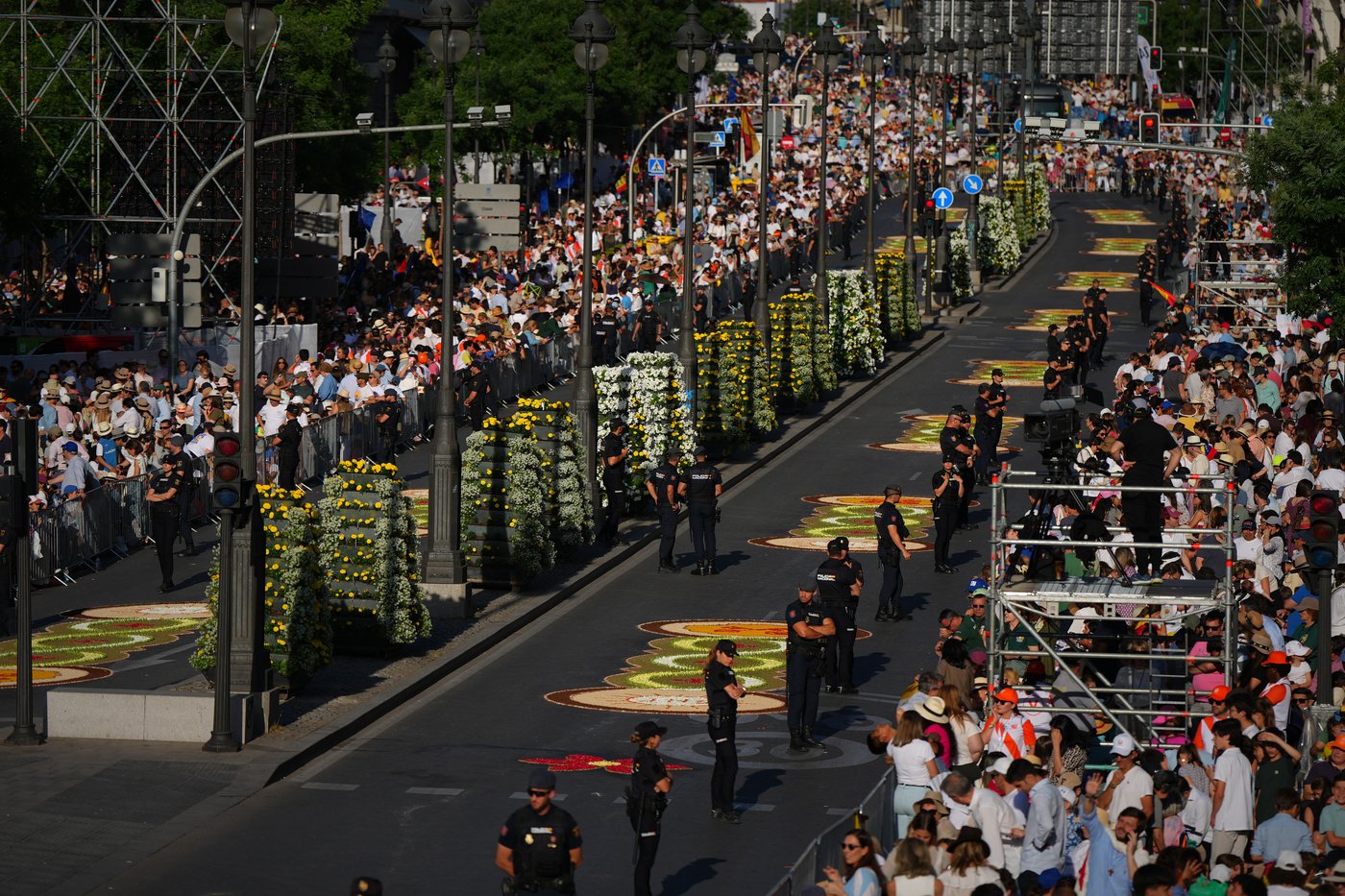 Pope's Mass in Spain features iconic procession along flower-carpeted route in sign of popular piety | iNFOnews.ca