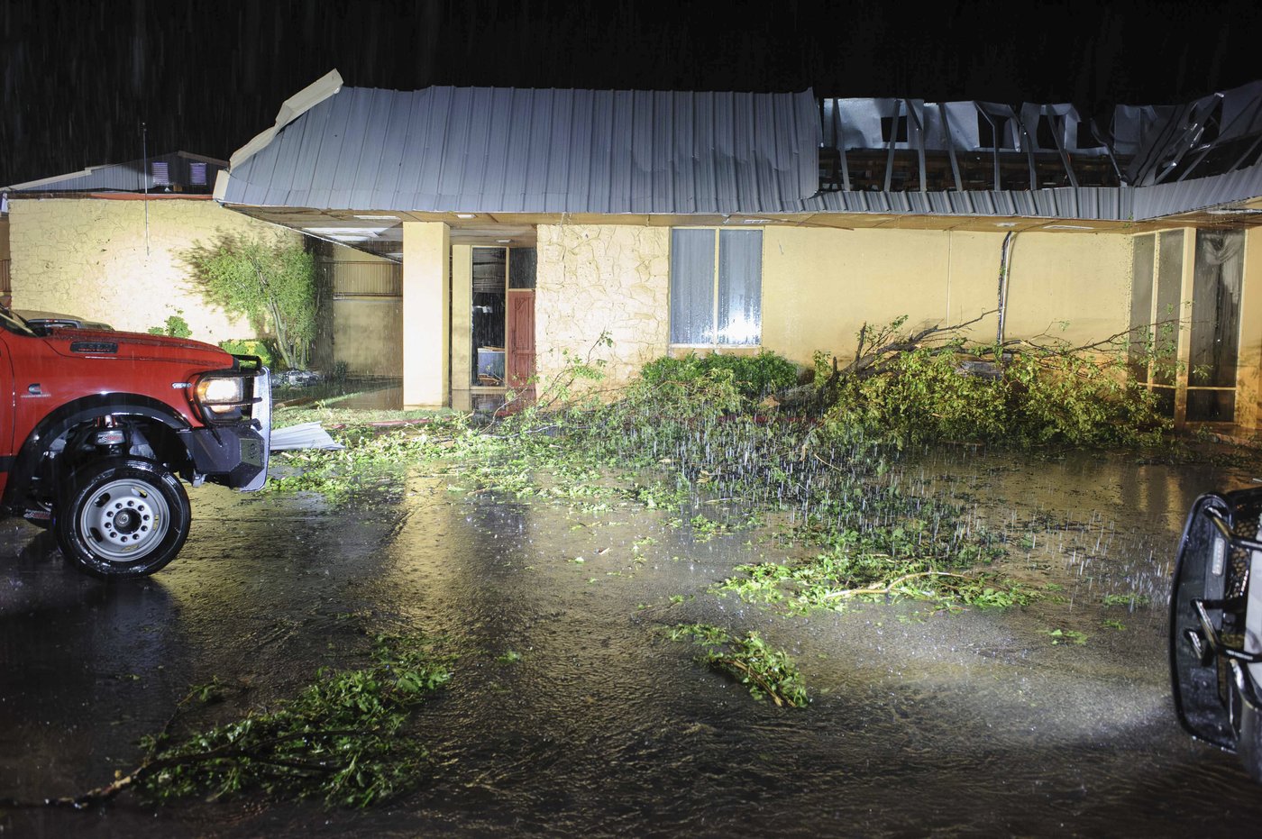 Tornado-producing storm deals deadly weather to Oklahoma and Texas | iNFOnews.ca Tornado-producing storm deals deadly weather to Oklahoma and Texas | iNFOnews.ca