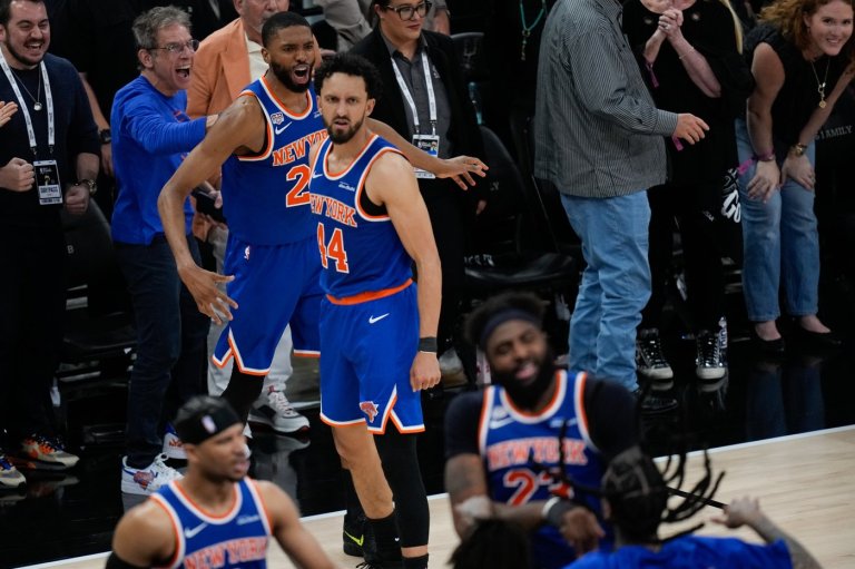Inspired by Robinson, Knicks bench shines against Wembanyama, Spurs to capture 13th straight victory | iNFOnews.ca
